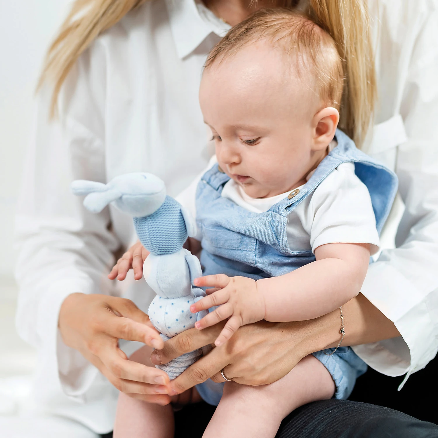 NATTOU Raupe Mit Aktivitäten Blau 4 NATTOU Raupe Mit Aktivitäten Blau – Bild 2
